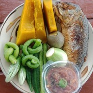 ข้าวแกงใต้เสาธง