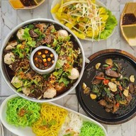 ครัวคุณต้อม เตี๋ยวตุ๋นหม้อไฟ
