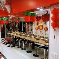 บรรยากาศ โชคดี หม้อไฟ 幸福火锅 - Xìng Fú Huoguo หม่าล่าสายพาน