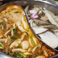 มานี มี หม้อ เดอะ มาร์เก็ต วิลเลจ