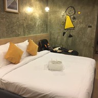 โรงแรมเยลโล่พิลโล