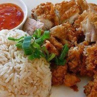 ไก่เกล็ดขนมปัง&ข้าวยำไก่แซ่บ หน้าโรงเรียนเทศบาลวัดต้นสน