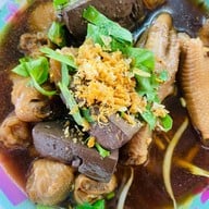 ก๋วยเตี๋ยวไก่ตุ๋น เจ้ปริม ตลาดสดลีลา