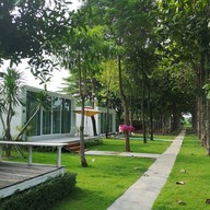 บรรยากาศ สามสิบ ไดร์ฟวิ่งเรนจ์ คาเฟ่&รีสอร์ท -