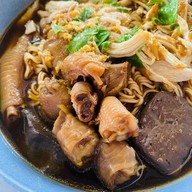 ก๋วยเตี๋ยวไก่ตุ๋น เจ้ปริม ตลาดสดลีลา