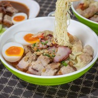 หมูแดงหมูกรอบ นายแมน ตลาดมารวยหทัยราษฎร์ 54