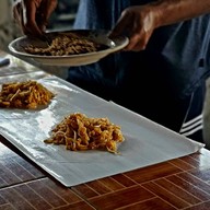 ผัดไทยวัดท้องคุ้ง