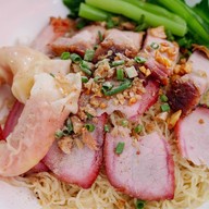 หมูแดงหมูกรอบ นายแมน ตลาดมารวยหทัยราษฎร์ 54