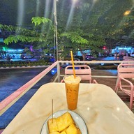 บรรยากาศ หวานลิ้นไอติมไข่แข็ง จรัญ 3