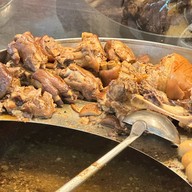 ข้าวขาหมูสูตรอาก๋ง ตลาดเจ้าพระยา