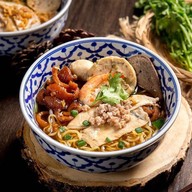 ก๋วยเตี๋ยวต้มยำโบราณน้ำขลุกขลิก โดย ขณมชรร ขณมชรร