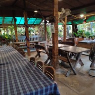 อาหารริมสวนนัดพบ