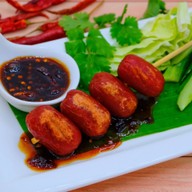 ทอดมันย่าง ลูกชิ้นปิ้งน้ำจิ้มรสเด็ดร้านแม่อร