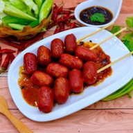 ทอดมันย่าง ลูกชิ้นปิ้งน้ำจิ้มรสเด็ดร้านแม่อร