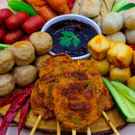 ทอดมันย่าง ลูกชิ้นปิ้งน้ำจิ้มรสเด็ดร้านแม่อร