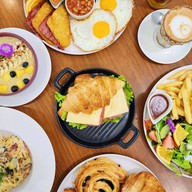 GRAVITY CAFE & BISTRO พระสิงห์