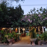 อาหารริมสวนนัดพบ