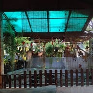 อาหารริมสวนนัดพบ