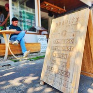 GRAVITY CAFE & BISTRO พระสิงห์
