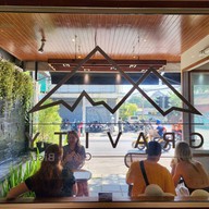 GRAVITY CAFE & BISTRO พระสิงห์