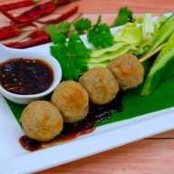 ทอดมันย่าง ลูกชิ้นปิ้งน้ำจิ้มรสเด็ดร้านแม่อร