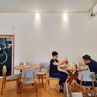 GRAVITY CAFE & BISTRO พระสิงห์