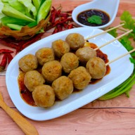 ทอดมันย่าง ลูกชิ้นปิ้งน้ำจิ้มรสเด็ดร้านแม่อร