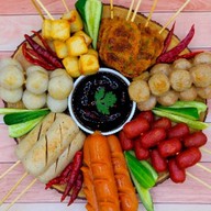 ทอดมันย่าง ลูกชิ้นปิ้งน้ำจิ้มรสเด็ดร้านแม่อร