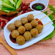 ทอดมันย่าง ลูกชิ้นปิ้งน้ำจิ้มรสเด็ดร้านแม่อร