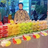 ร้านผลไม้โต้รุ่ง By. NAMO HOME MADE หน้าร้านเจนมือถือ ตลาดแกรนด์