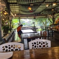 บรรยากาศ ร่มไม้ชายคลอง