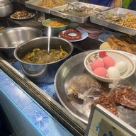 ร้านข้าวต้ม(แถวโคล่าเก่า)