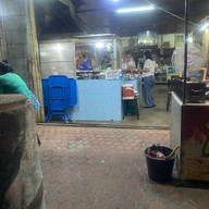 ร้านข้าวต้ม(แถวโคล่าเก่า)