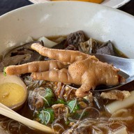 เลียบด่วน ก๋วยจั๊บโบราณ แม่ทองเจ้าเก่า Kuay Jub