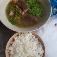 เมนูของร้าน ต้มเลือดหมู ตรอกครุฑ