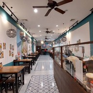 บรรยากาศ กมล ข้าวผัดปู ผัดไท หมี่กระเฉด ข้าวผัดมันกุ้ง กุ้งเผา  อร่อย สะอาด กะเพรา กระเพรา ข้าวมันไก่ น้ำปั่น ปั้ม ปตท. บางนา-ตราด กม.34