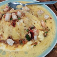 เมนูของร้าน กมล ข้าวผัดปู ผัดไท หมี่กระเฉด ข้าวผัดมันกุ้ง กุ้งเผา  อร่อย สะอาด กะเพรา กระเพรา ข้าวมันไก่ น้ำปั่น ปั้ม ปตท. บางนา-ตราด กม.34