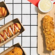 เฟรนช์ฟรายส์ & คอร์นด็อกชีส