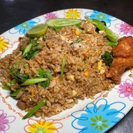 ข้าวผัดคุณลี้
