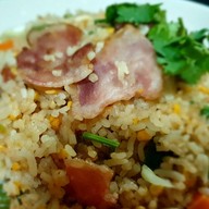 ตามสั่ง-ไข่ข้น-กระเพราพริกแห้ง คลองถนน by momtoey 91