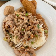 เมนูของร้าน ก๋วยเตี๋ยวตรอกโรงหมู ซอยสุกร