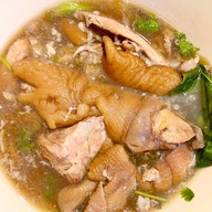ป้าต้อม ข้าวขาหมู