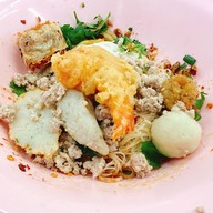 เมนูของร้าน ต้นเย็นตาโฟกุ้งทอด
