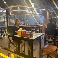 Pizza'Zi Fusion Pizza and Wine Bar