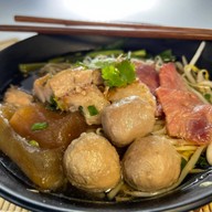 ป.ชัยแสง ก๋วยเตี๋ยวตุ๋น