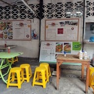 เมนู ก๋วยเตี๋ยวคั่วไก่ โรงพยาบาลกลาง