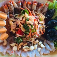 ขนมจีนบุญให้