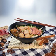 ป.ชัยแสง ก๋วยเตี๋ยวตุ๋น