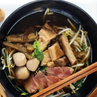 ป.ชัยแสง ก๋วยเตี๋ยวตุ๋น