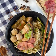 ป.ชัยแสง ก๋วยเตี๋ยวตุ๋น